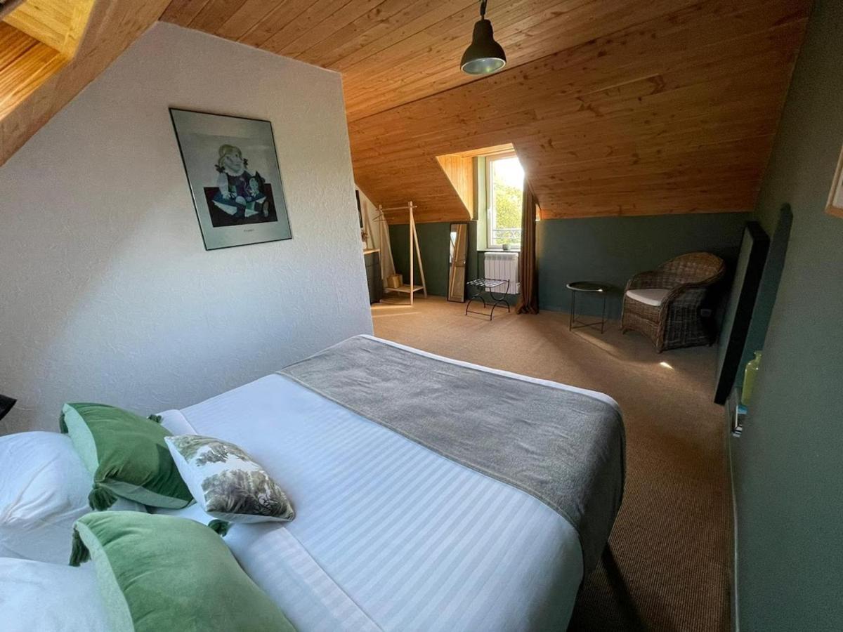 Le Clos De La Lande Vallee Guest house